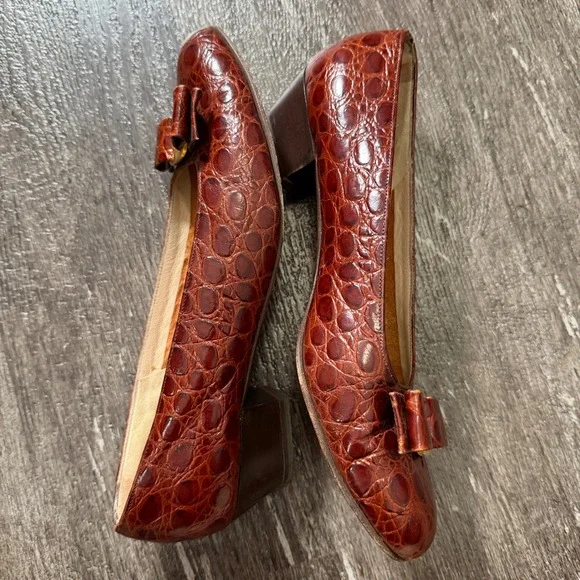 Salvatore Ferragamo Dark Red Croc Embossed Leather Vara Bow Heels Size 7.5 - Picture 8 of 9